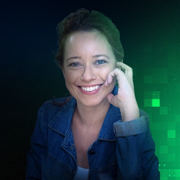 Imagem de Fernanda Degolin, Desenvolvedora Front-End na Globo. Fernanda usa uma camiseta jeans e está com cabelo preso. O fundo da imagem é um gradiente verde.